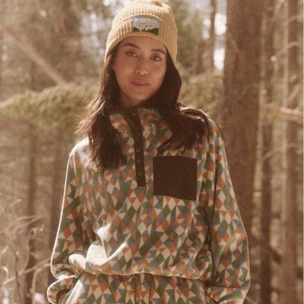 The GREAT. Outdoors Excursion Pullover in Maple Wood Diamond Geo Small - Picture 2 of 5